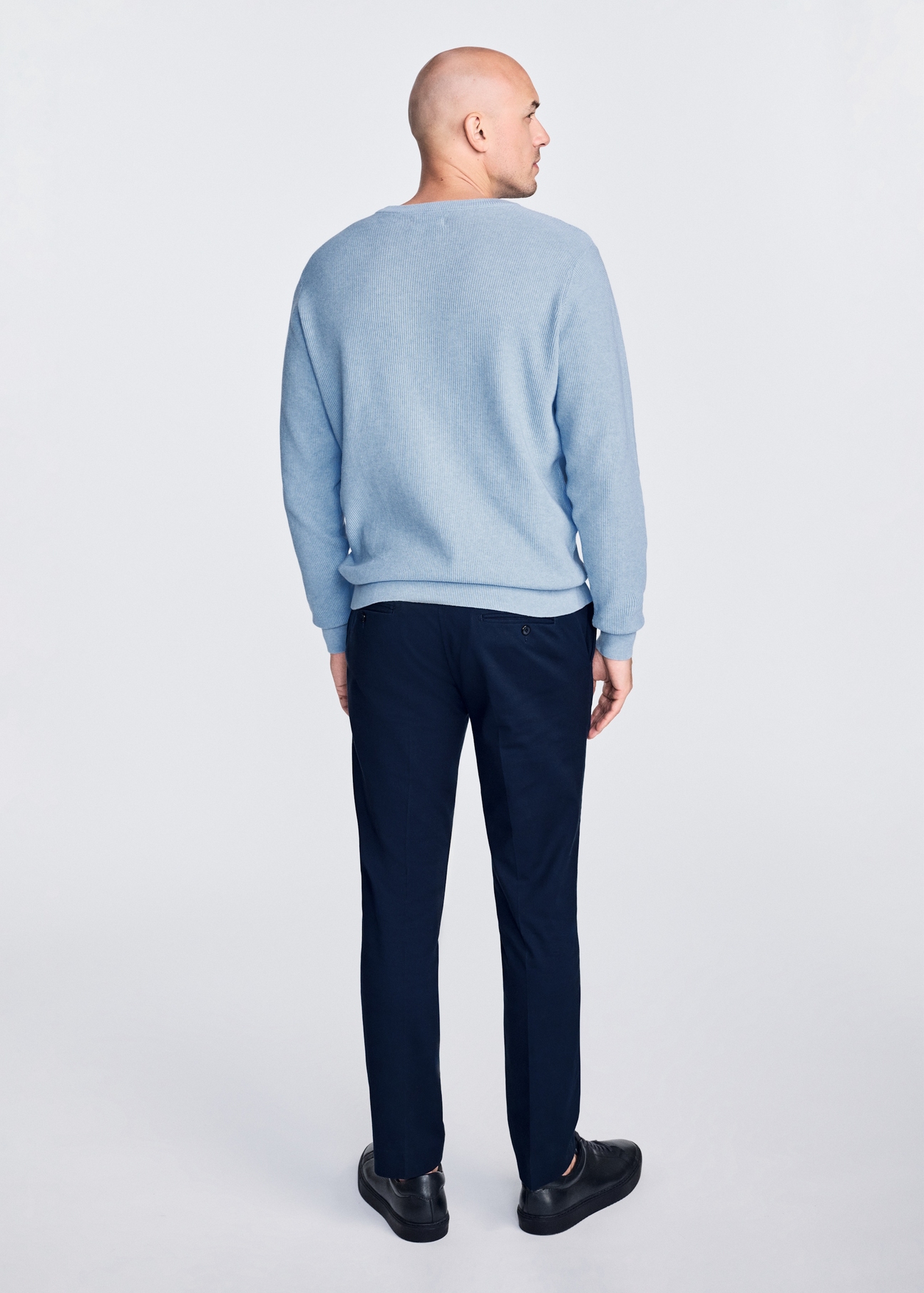 Błękitny bawełniany sweter męski SWEMT-0163-60(W25)-03