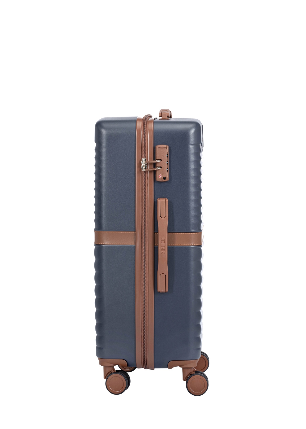 Komplet walizek na kółkach 19''/24''/28'' WALAB-0084-7D(W26), widok produktu z boku na białym tle.