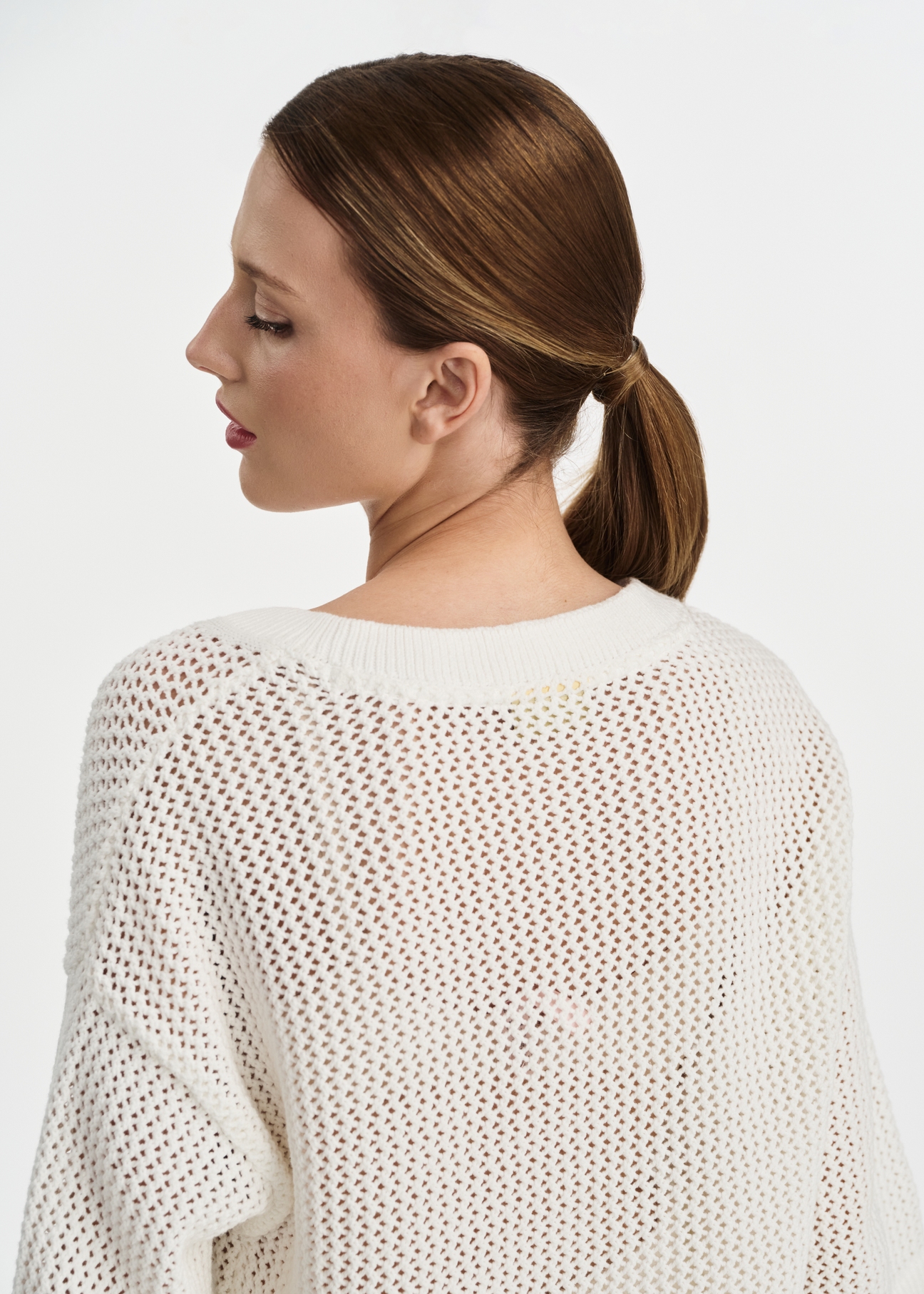 Biały dzianinowy sweter damski SWEDT-0231-11(W25)-03