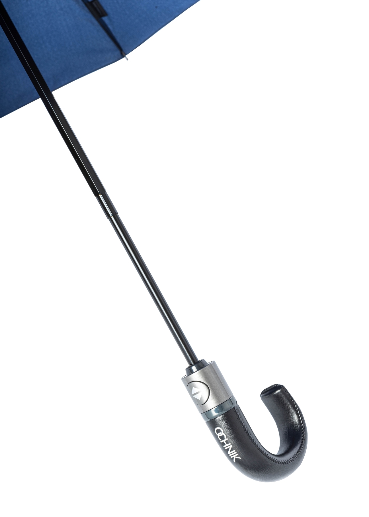 Granatowy parasol męski PARSM-0002-7E(W26), widok rączki produktu na białym tle.