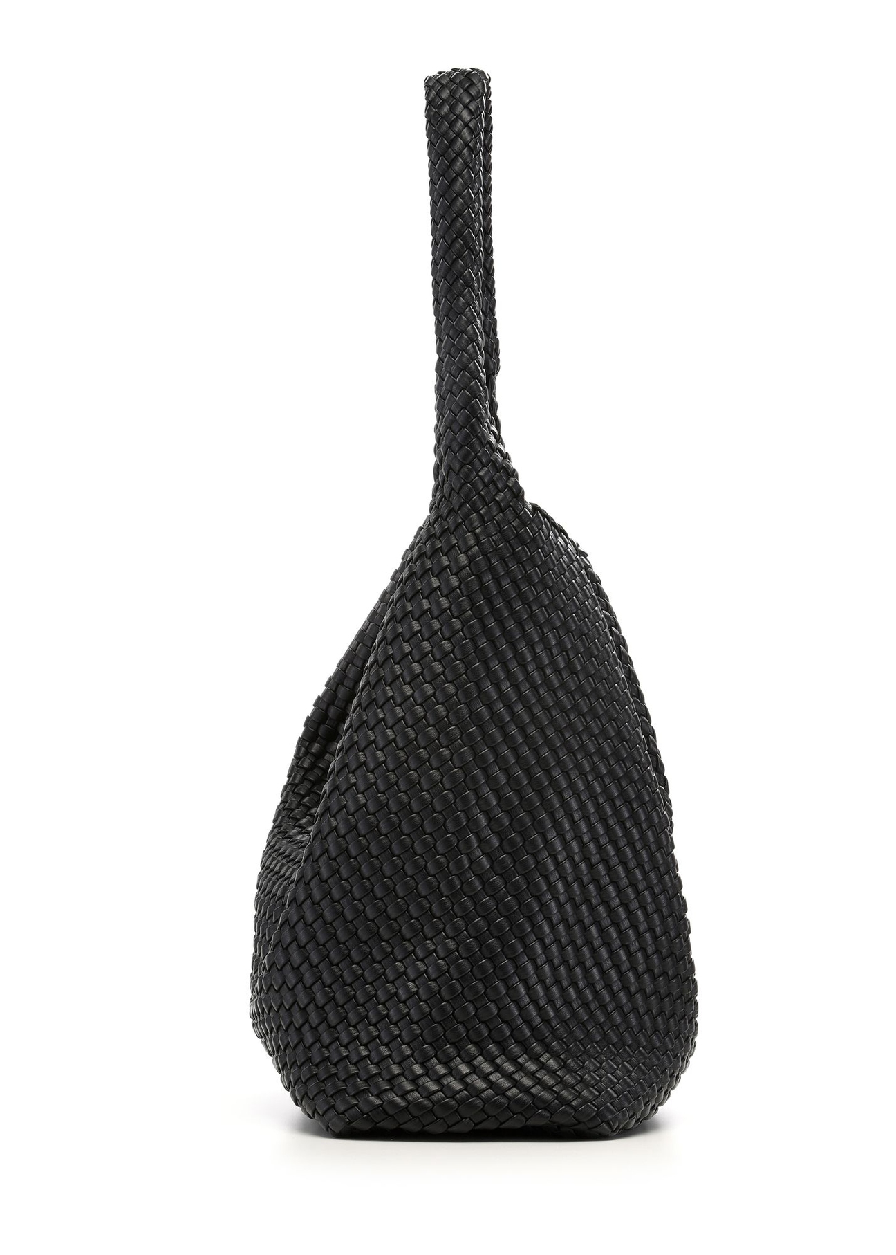 Czarna pleciona torebka shopper TOREC-1148-99(W26) - widok produktu z boku, na białym tle. 