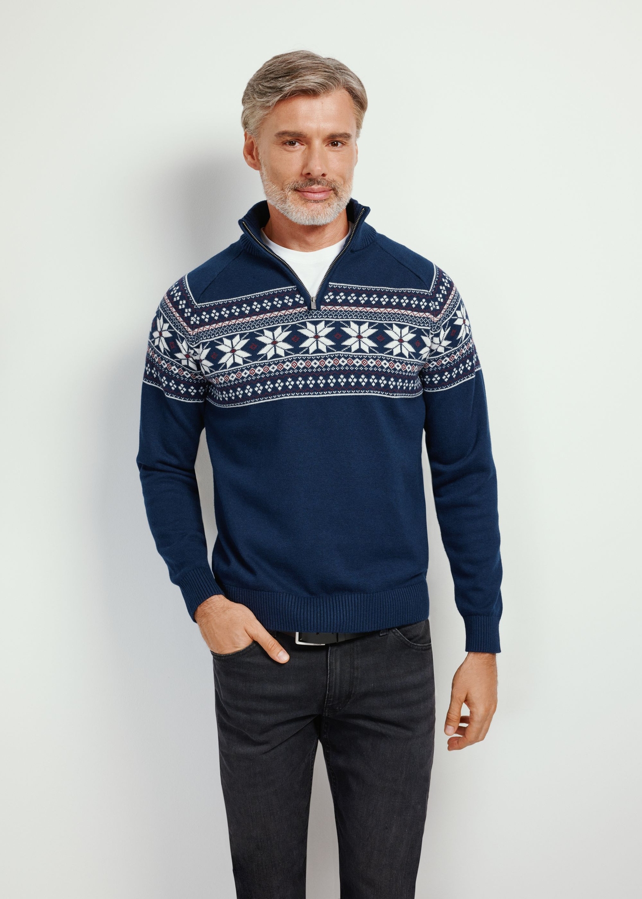 Granatowy sweter męski ze stójką SWEMT-0133-68(Z24)-02