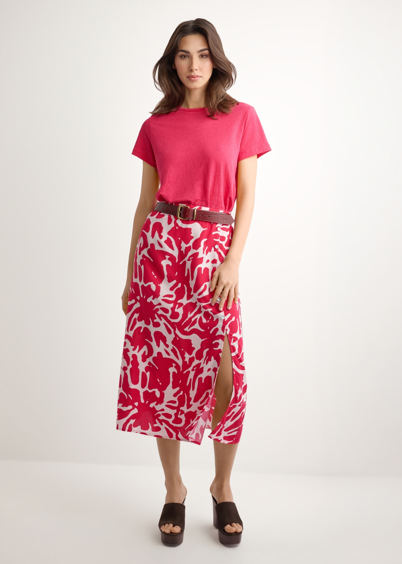 Lniany T-shirt damski w kolorze fuksji TSHDT-0156-5E(W26)