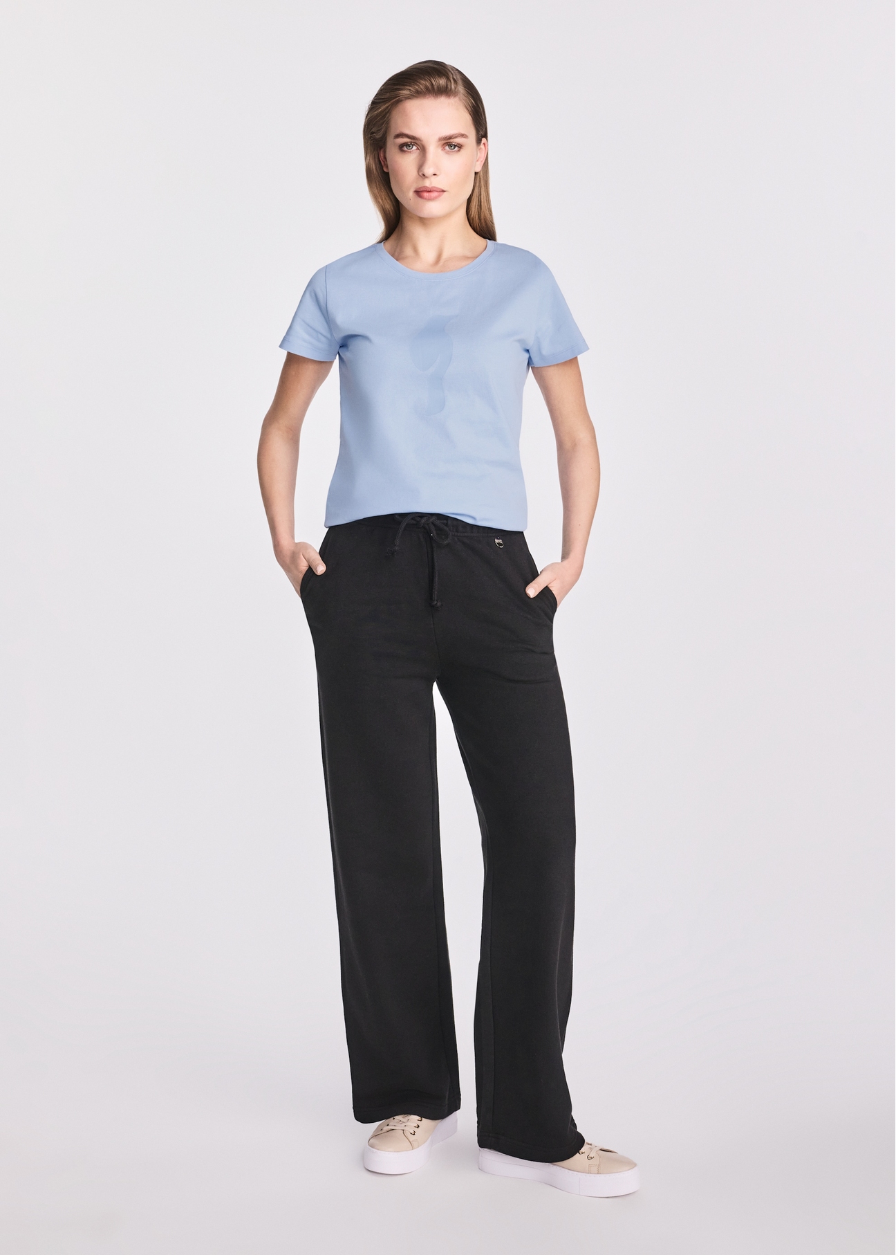 Błękitny t-shirt damski z logo TSHDT-0133-60(W25)-02