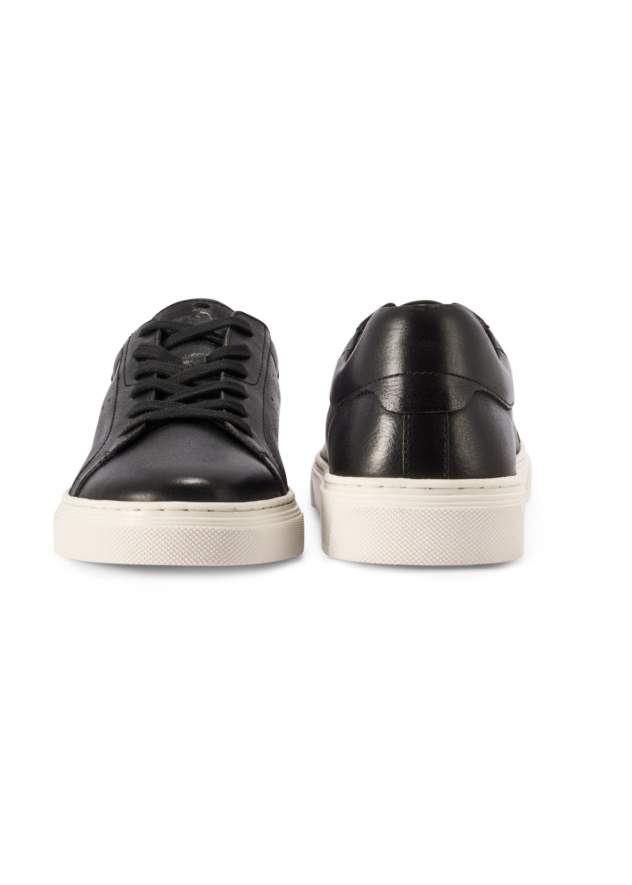 Czarne skórzane sneakersy męskie BUTYM-0486-99(W26), widok produktu z przodu i tyłu na białym tle.