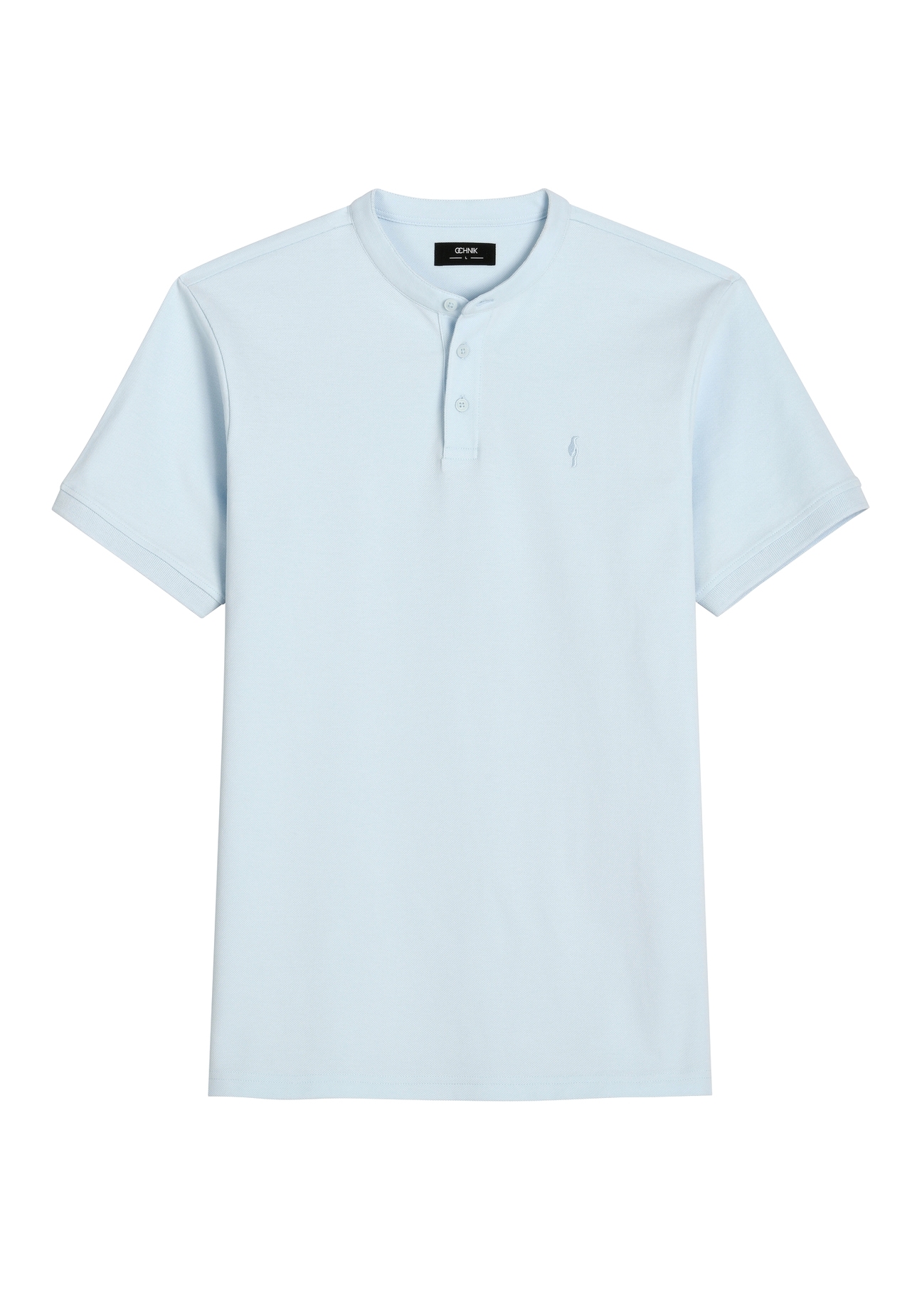 Jasnoniebieska męska koszulka polo POLMT-0095-7A(W26) - widok produktu z przodu, na białym tle. 