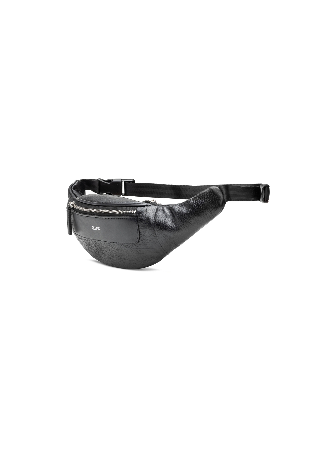 Czarna skórzana nerka męska z logo TORMS-0295A-99(Z25) - widok produktu po skosie na białym tle. 
