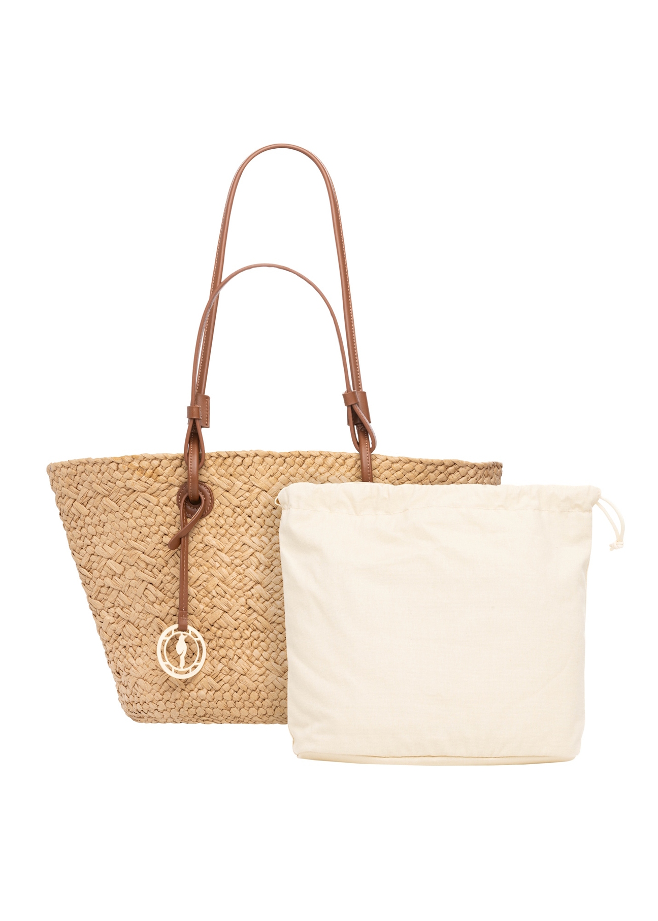 Słomkowa duża torebka damska typu shopper TOREC-1217-1E(W26), widok produktu z kosmetyczką na białym tle.