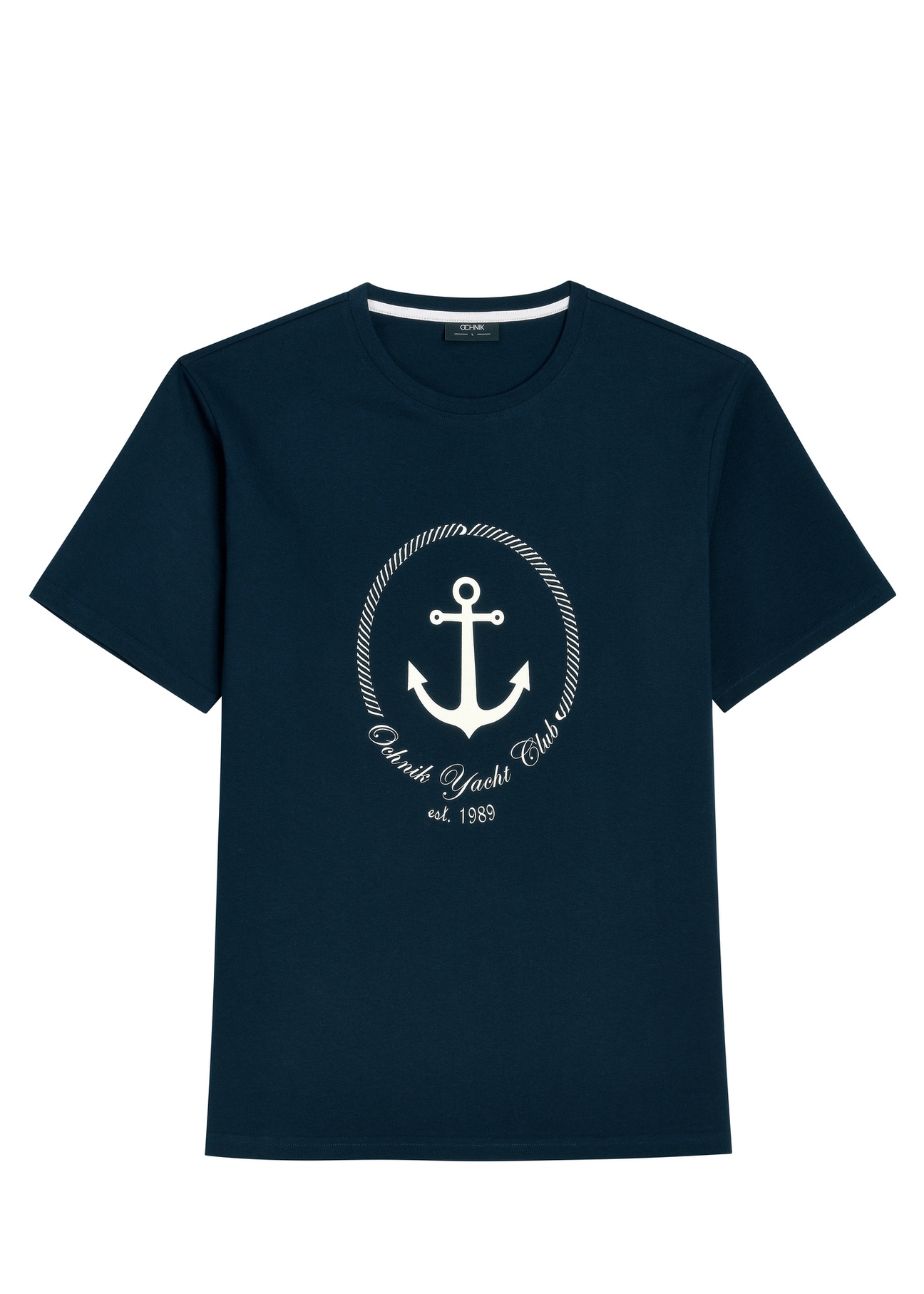 Granatowy T-shirt męski z nadrukiem TSHMT-0147-7E(W26), widok produktu z przodu, na białym tle. 