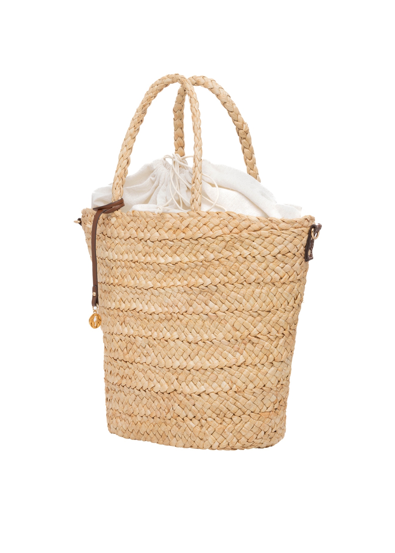 Słomkowa torebka damska shopper TOREC-0939-1E(W26), widok produktu skosem na białym tle.