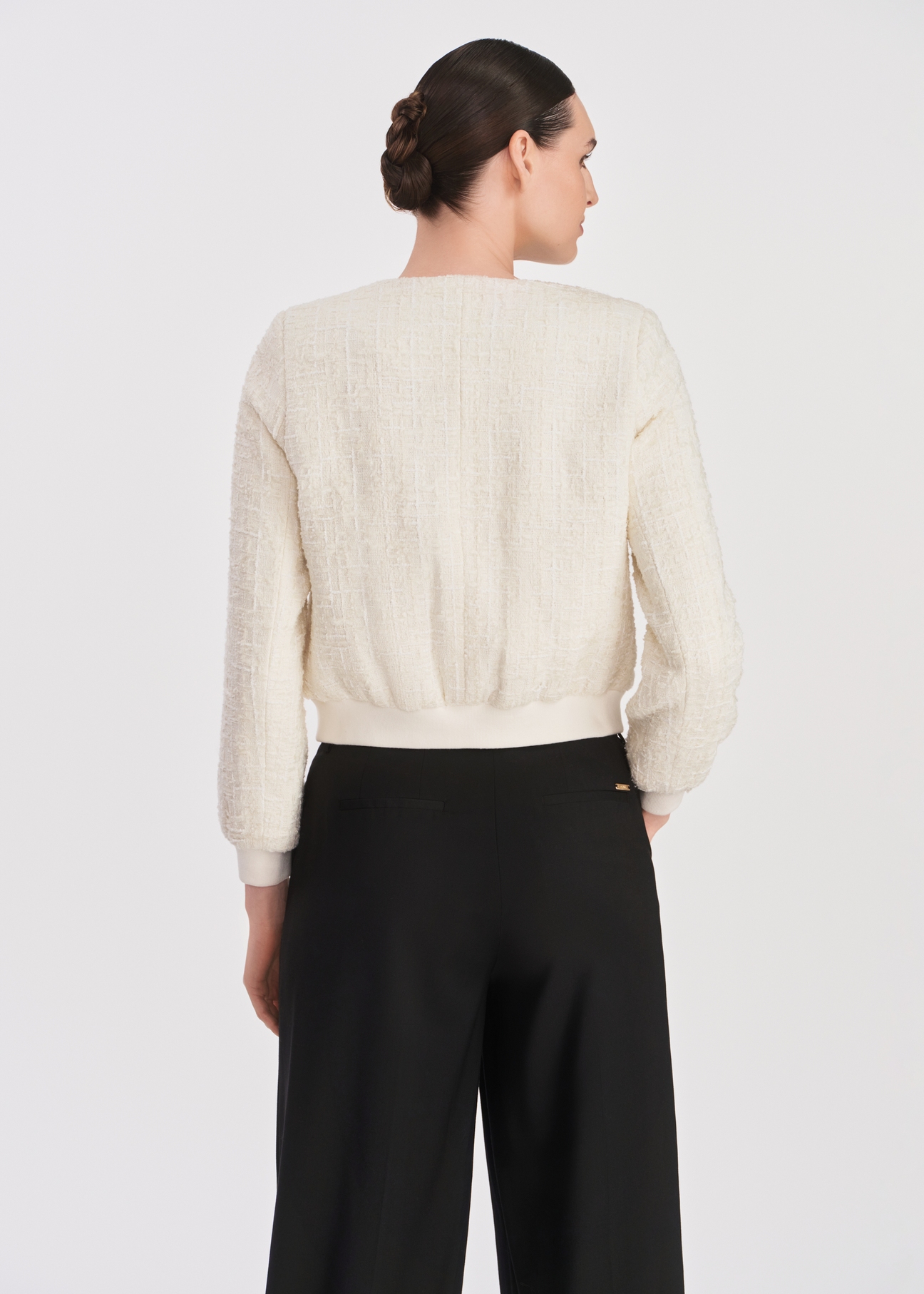 Kremowa krótka bluza damska BLZDT-0110-12(W25)