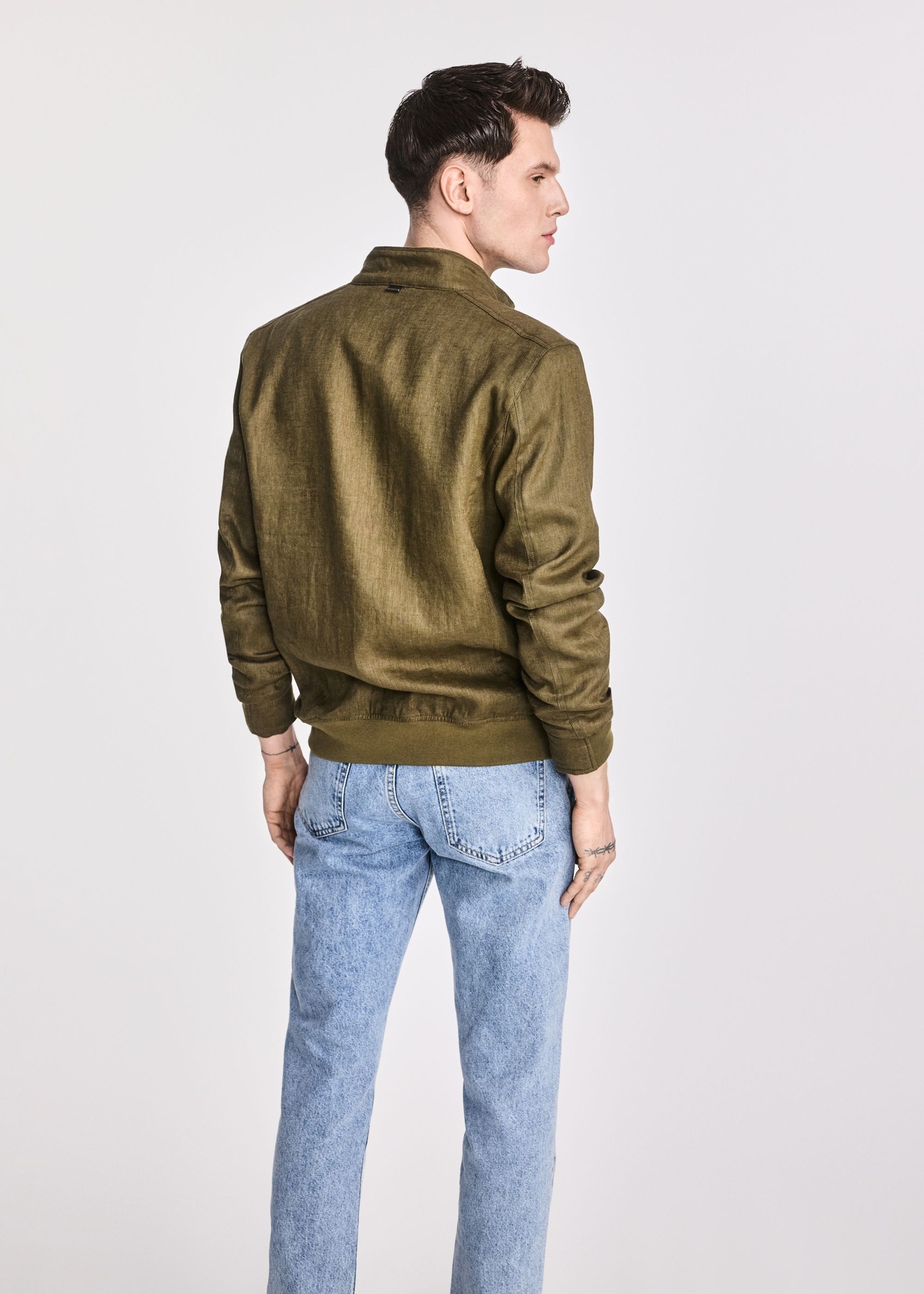 Lniana kurtka męska w kolorze khaki KURMT-0271-54(W25)-04