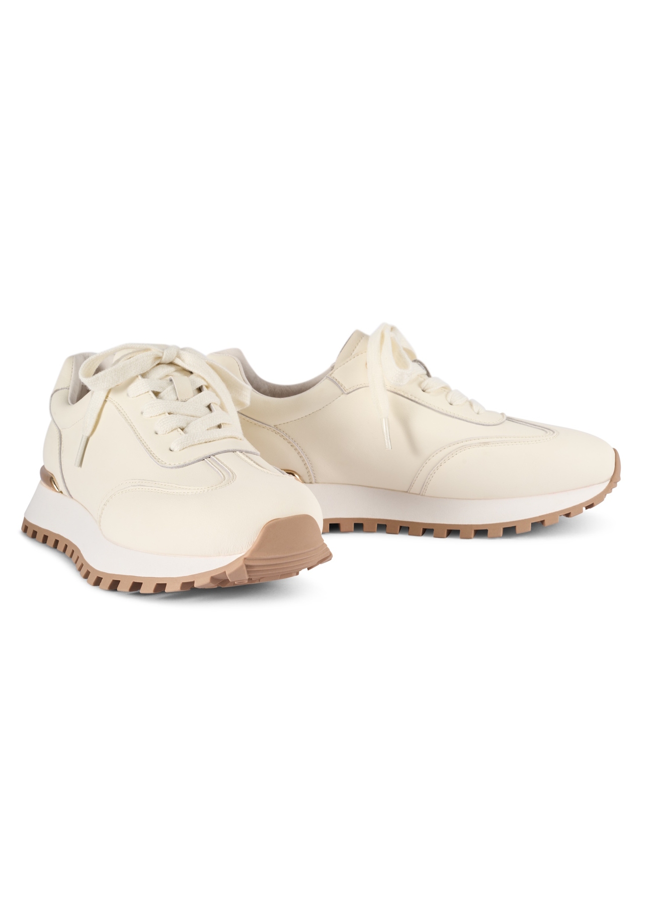 Skórzane sneakersy damskie w kolorze kremowym BUTYD-1270-0B(W26), widok produktu skosem na białym tle.