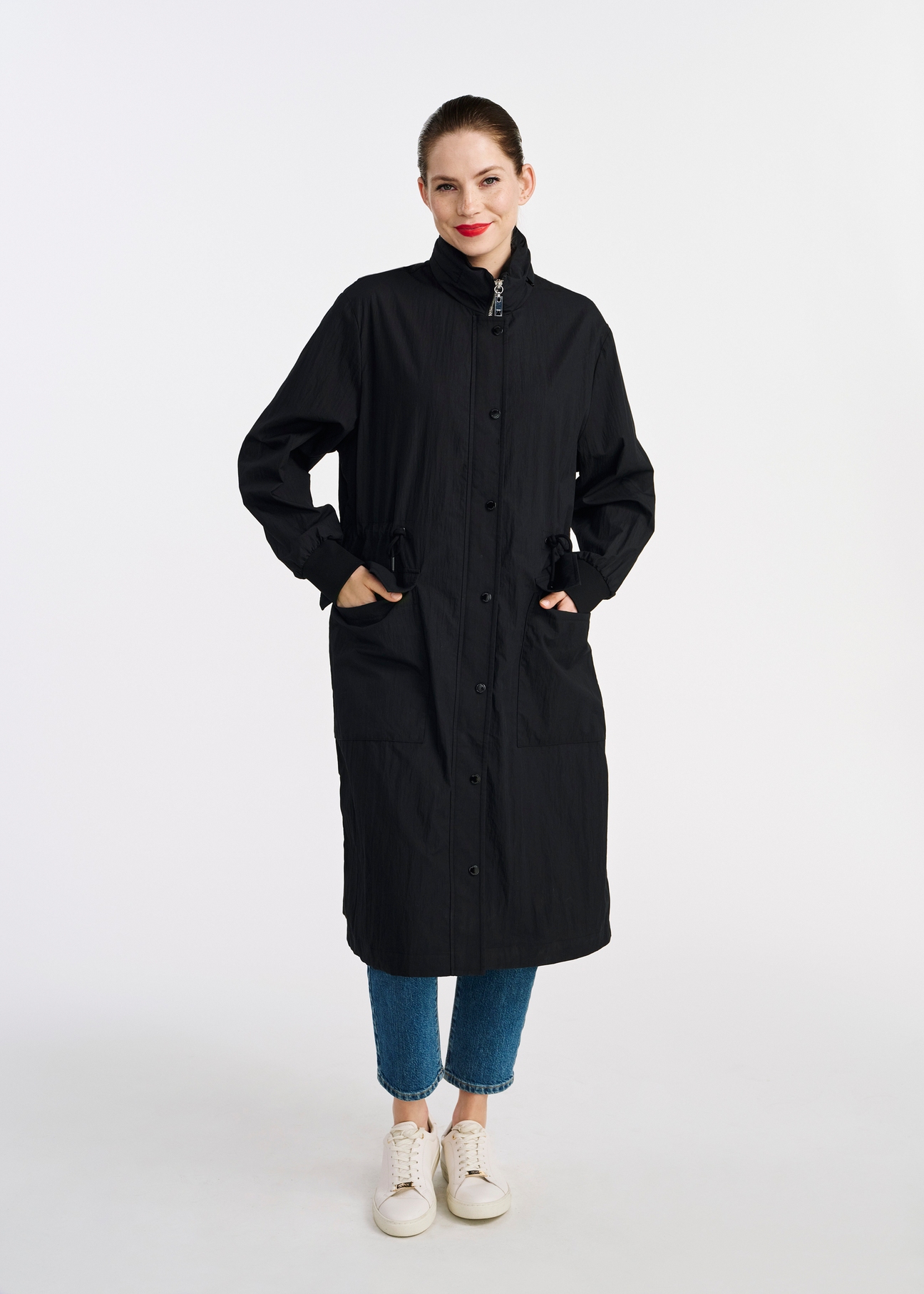 Czarna kurtka parka damska KURDT-0562-99(W25)-02