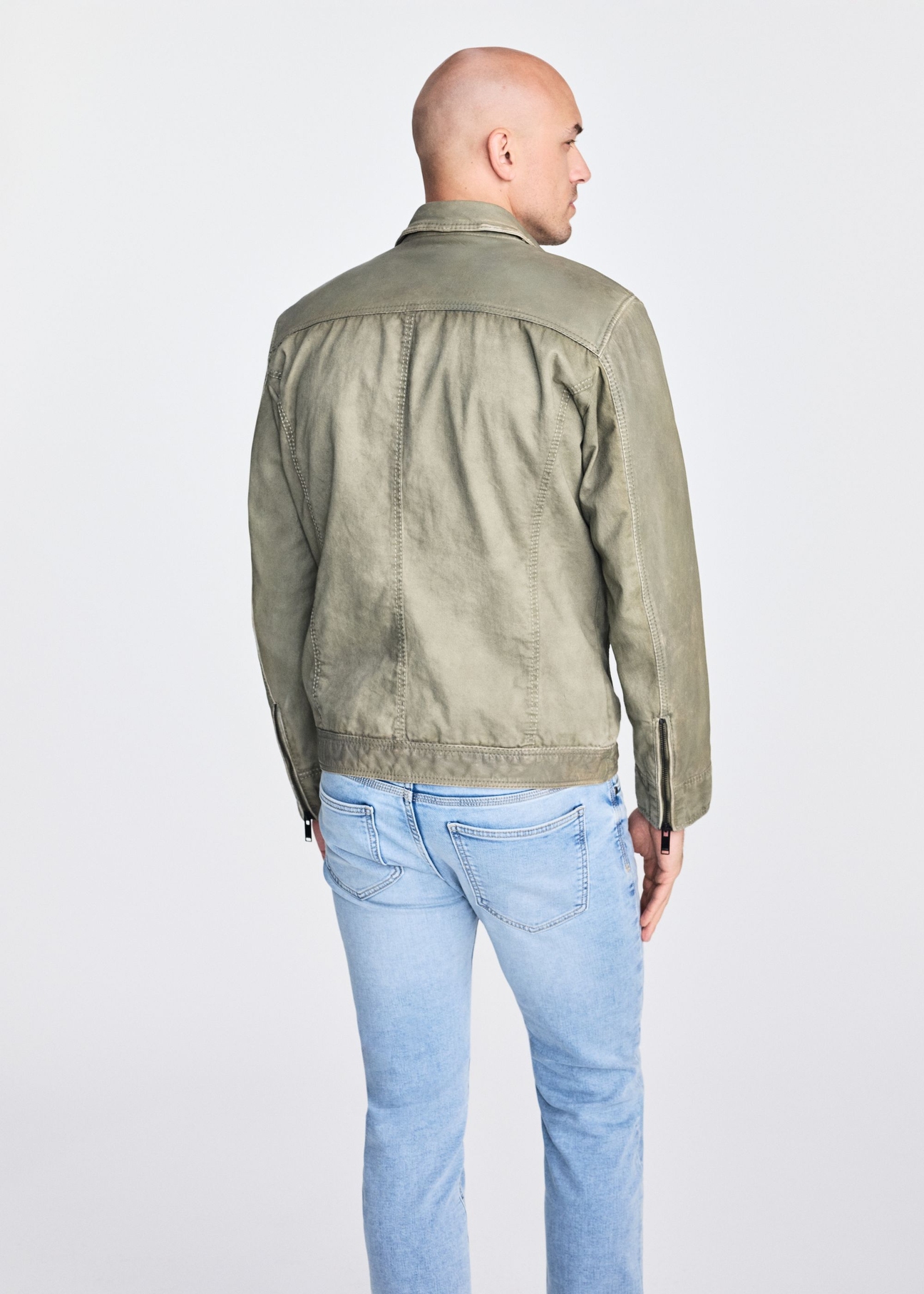 Kurtka męska przejściowa w kolorze khaki KURMS-0368-2844(W25)-02
