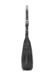 Czarna mała torebka hobo TOREC-1136-99(W26), widok produktu z boku na białym tle.