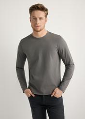 Szary longsleeve męski LSLMT-0012-9D(W26), widok produktu z przodu na modelu. Widoczna połowa sylwetki.