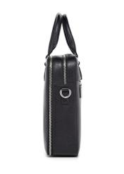 Czarna skórzana torba na laptopa TORES-1222-99-9I(W26) - widok produktu z boku na białym tle.