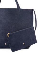 Denimowa torebka shopper TOREN-0334-7H(W26), widok kosmetyczki z przodu na białym tle.