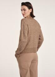 Sweter damski w kolorze brązowym SWEDT-0237-84(Z25), widok produktu z tyłu na modelce. Widoczna połowa sylwetki.