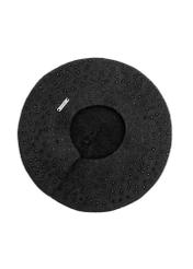 Czarny beret damski CZADT-0167A-99(Z25), widok produktu od spodu na białym tle.