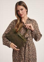 Zamszowa torebka damska w kolorze khaki TORES-1192-55(Z25), widok produktu w rękach modelki na jasnym tle.