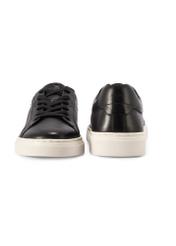 Czarne skórzane sneakersy męskie BUTYM-0486-99(W26), widok produktu z przodu i tyłu na białym tle.
