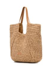 Beżowa słomkowa torebka shopper TOREC-1223-1E(W26) - widok produktu po skosie, na białym tle. 