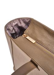 Ciemnobeżowa skórzana torebka shopper damska TORES-0971F-1K(W26) - zbliżenie na detal, na białym tle. 