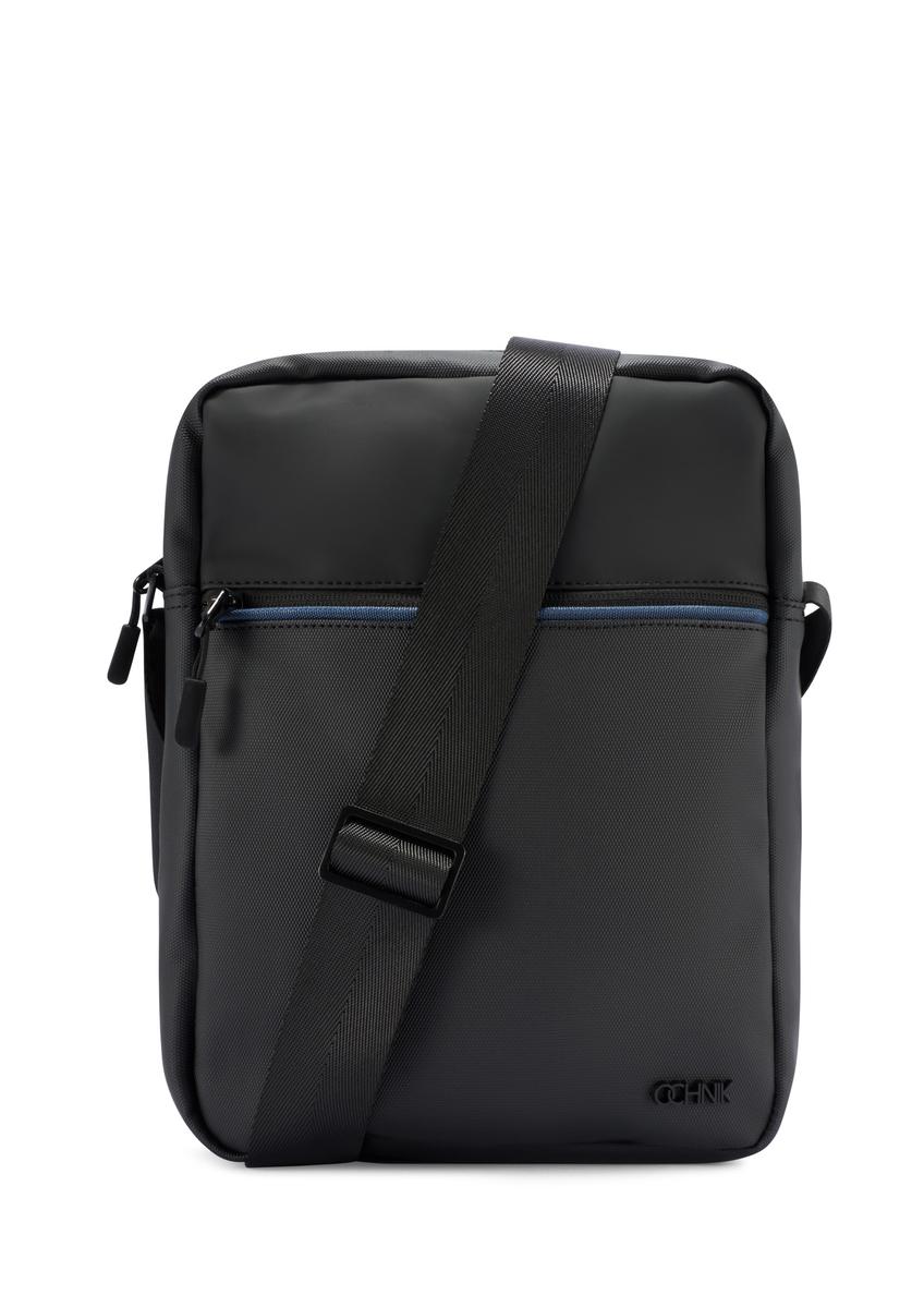 Czarna torba męska crossbody TORMN-0395-9J(W26) - widok produktu z przodu, na białym tle. 