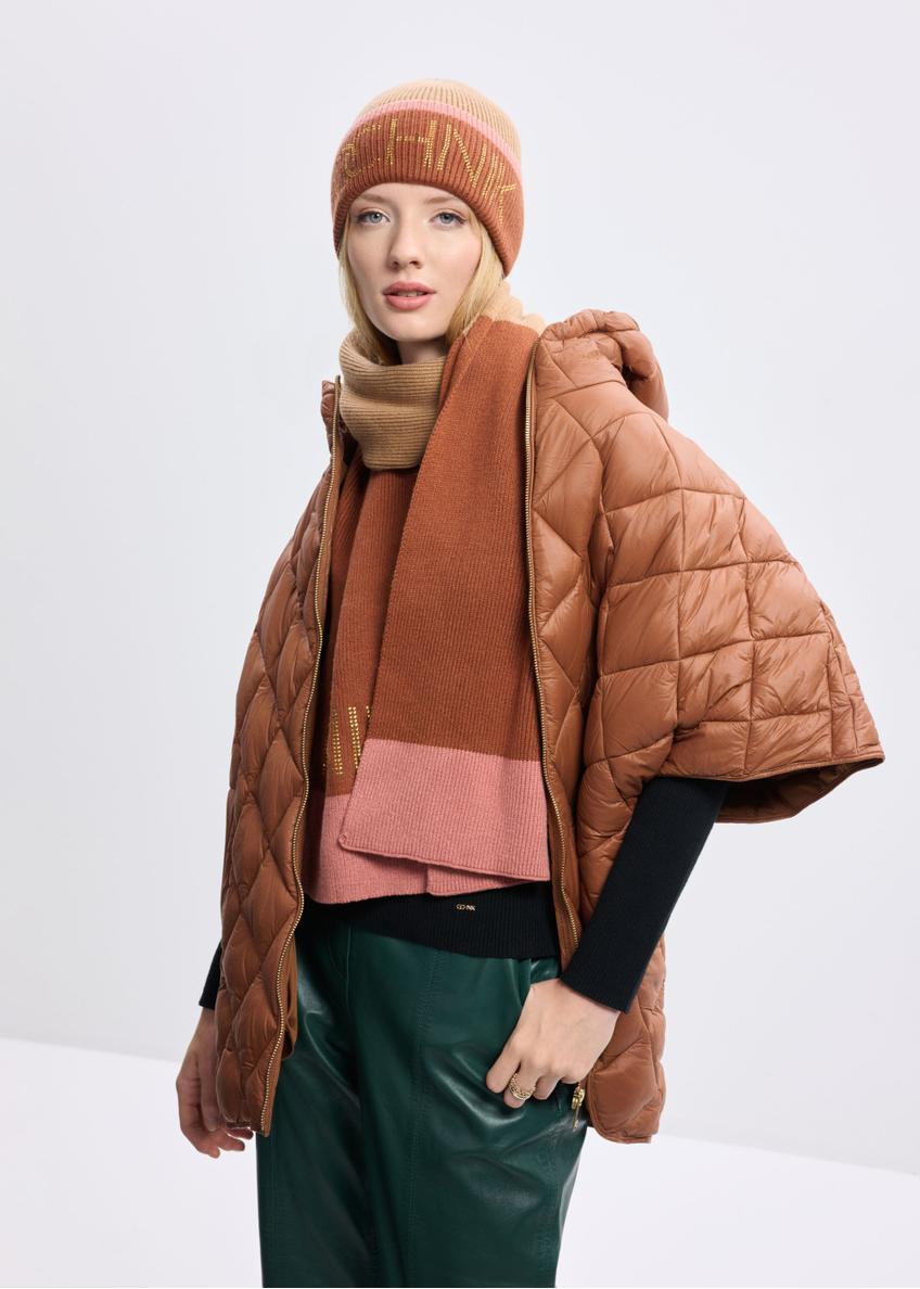Zimowy szalik damski w kolorze camelowym SZADT-0183-24(Z24)