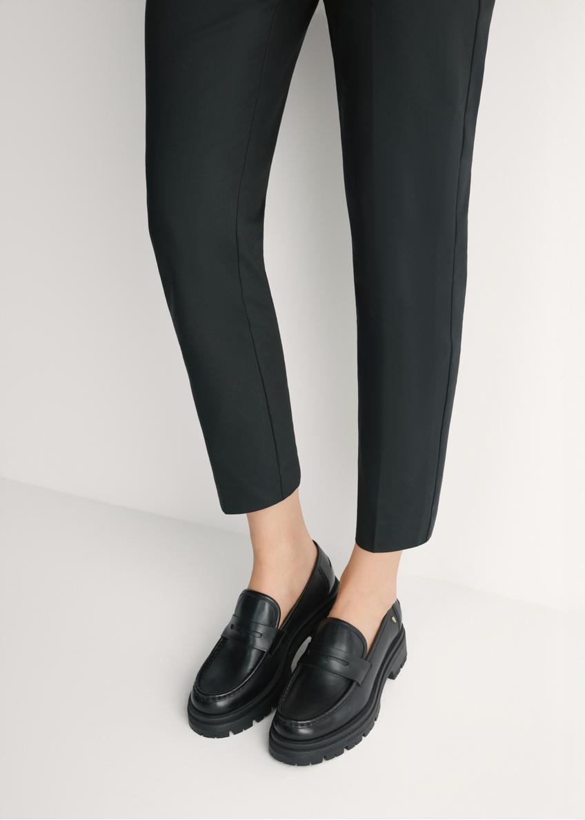 Czarne skórzane loafersy damskie BUTYD-1069-99(W26)
