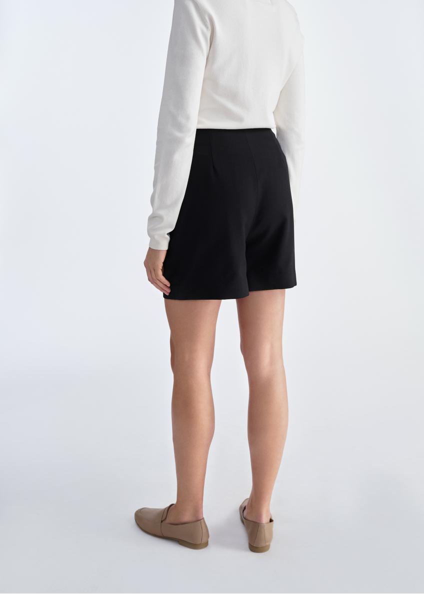 Czarne eleganckie szorty damskie SZODT-0012-99(W25)