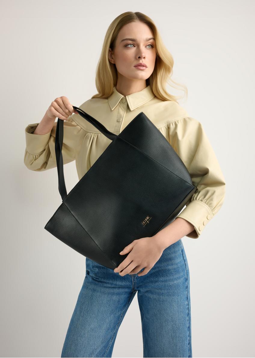Czarna skórzana torebka shopper TORES-1209-9I(W26)