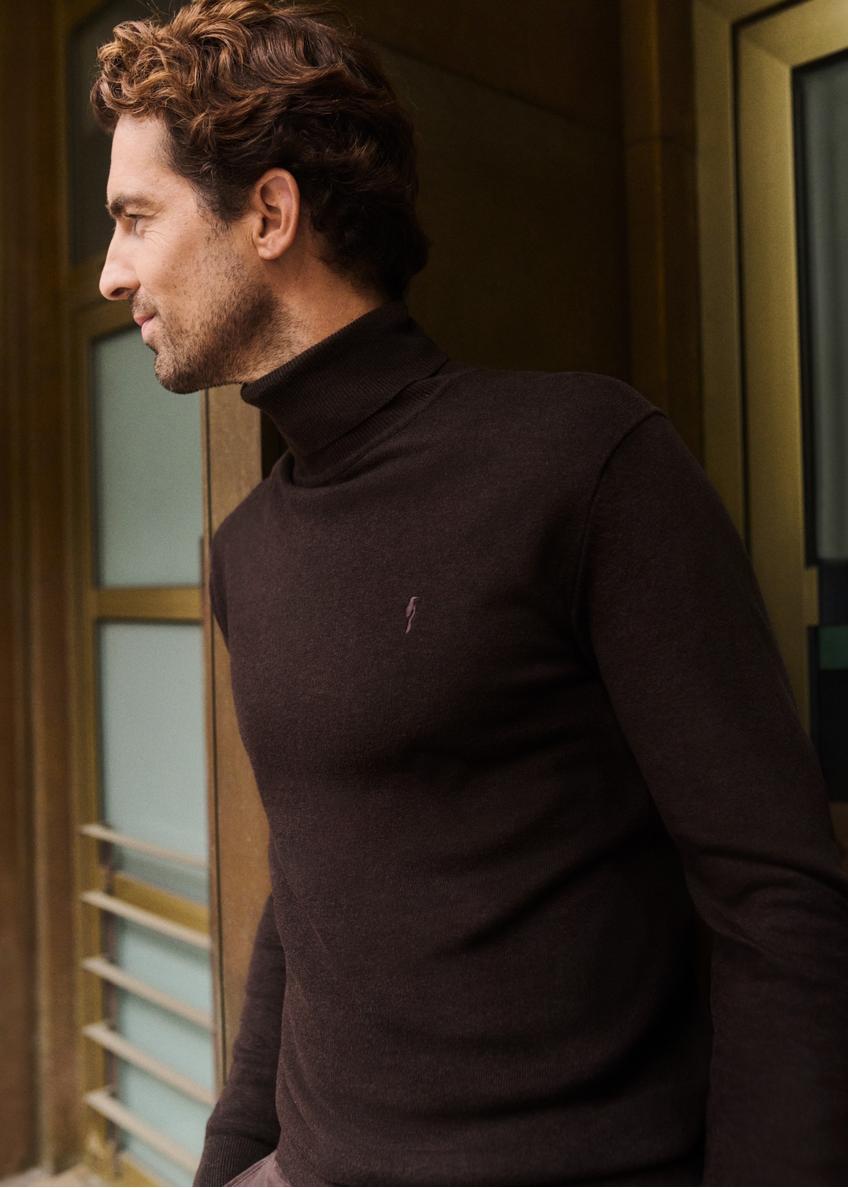 Sweter męski z golfem w kolorze czekoladowym SWEMT-0095B-90(Z25)